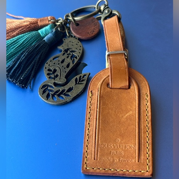 Louis Vuitton luggage Tag/key holder w/Sak Roots charm/tassels - Picture 4 of 8